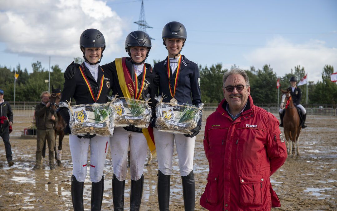 Sina Brügger holt mit Next Generation den Sieg bei der Deutschen Meisterschaft Pony-Vielseitigkeit